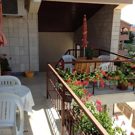 Penzion In With Balcony, Air Conditioning, Wifi 5188-3 Sukošan