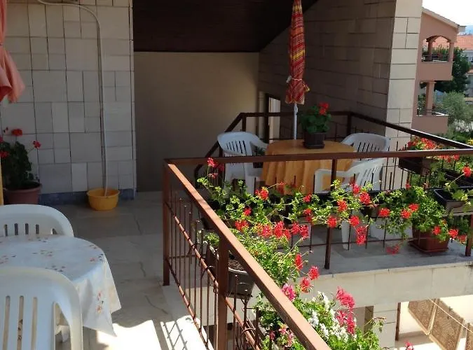 Penzion In With Balcony, Air Conditioning, Wifi 5188-3 Sukošan