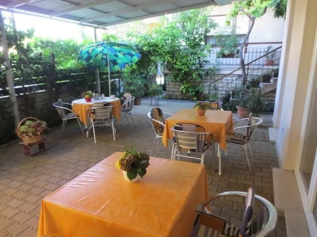 Penzion In With Balcony, Air Conditioning, Wifi 5188-3 Sukošan